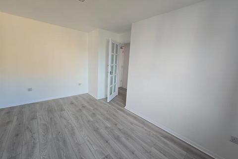 1 bedroom house to rent, Plowman Close, London