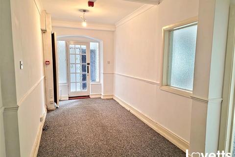 2 bedroom flat to rent, Lewis Crescent, Cliftonville, Margate