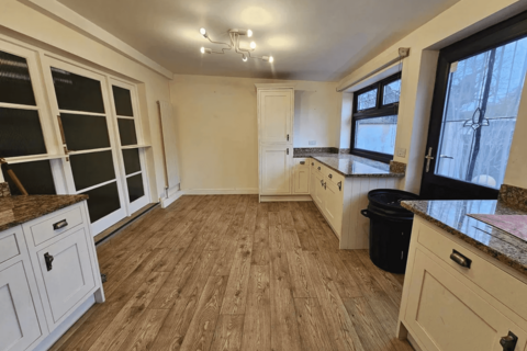 3 bedroom semi-detached house to rent, Manser Road, Rainham, RM13