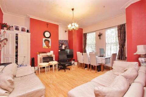 3 bedroom flat for sale, Forburg Road, London N16