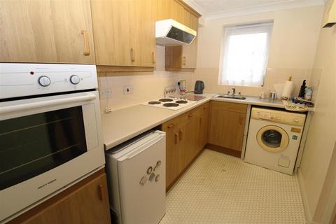 2 bedroom flat for sale, Oakleigh Close, Swanley