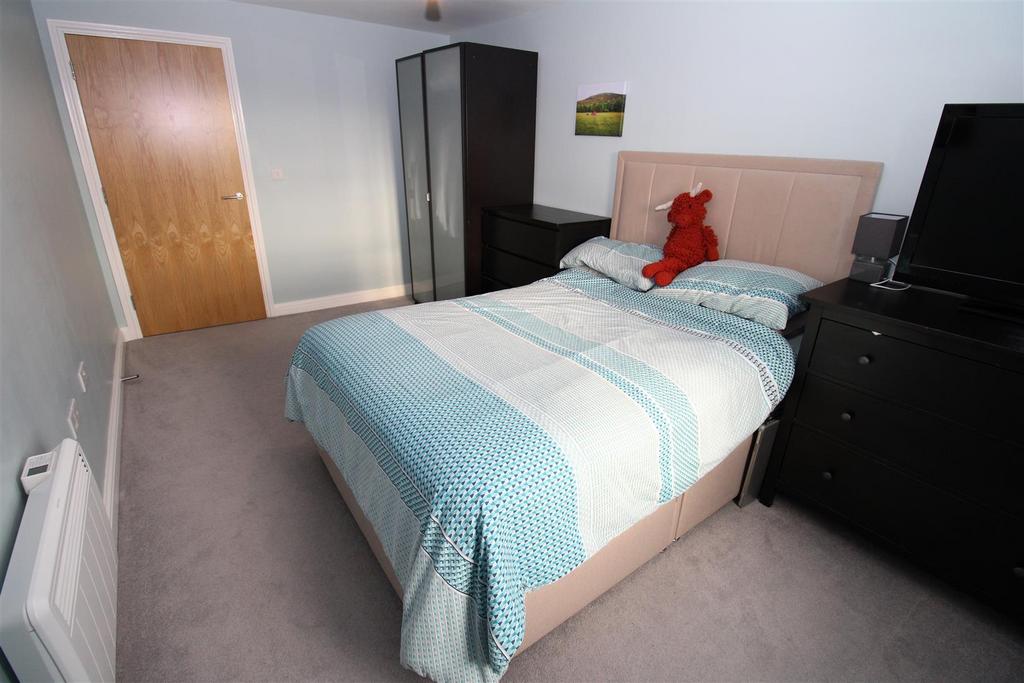 Bedroom 1(1).JPG