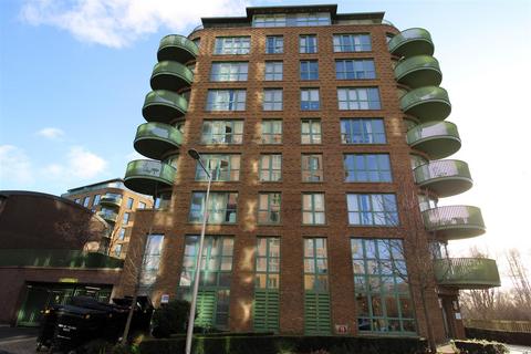 2 bedroom flat to rent, Grayston House, Astell Road, London