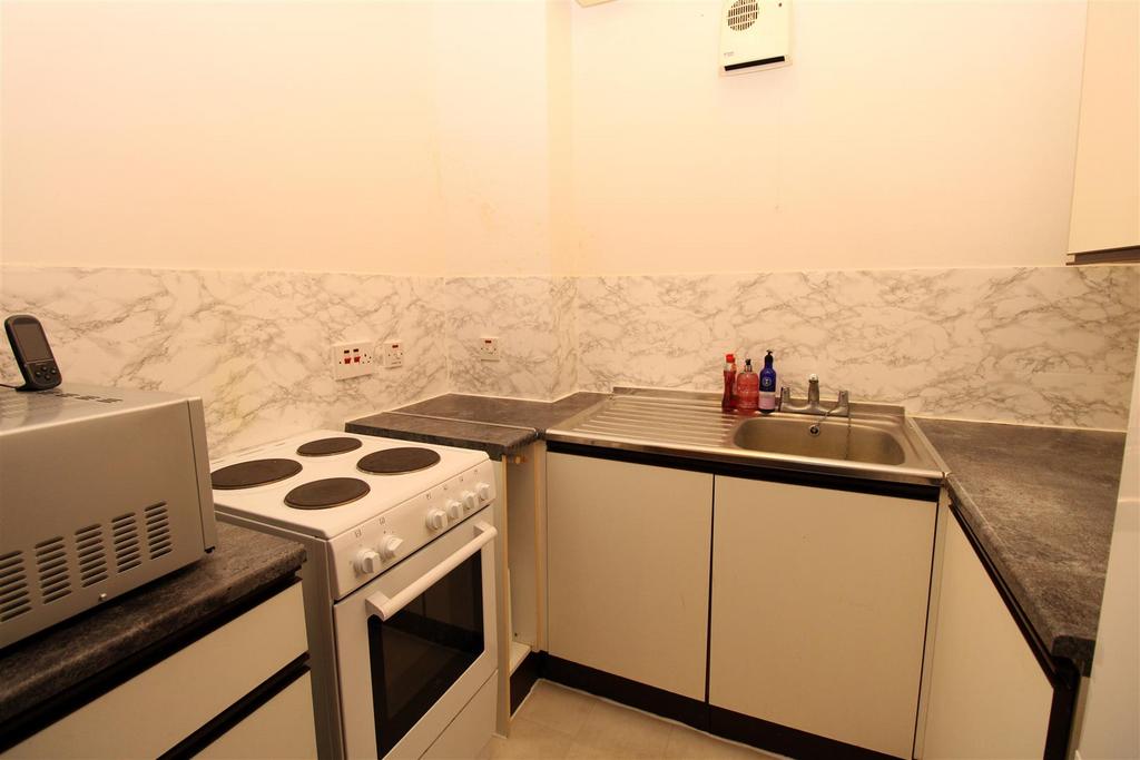 Kitchen 2.JPG