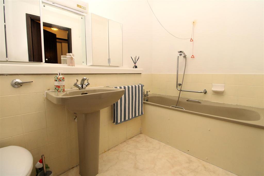 Bathroom 1.JPG