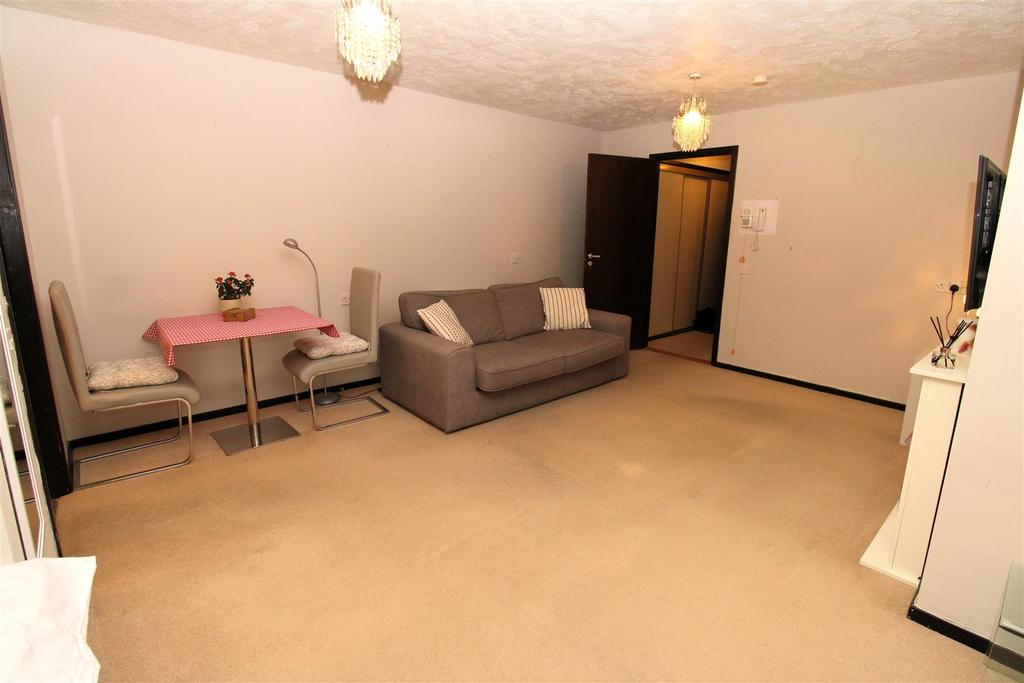 Lounge 2.JPG