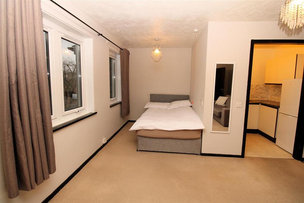 Bedroom.JPG