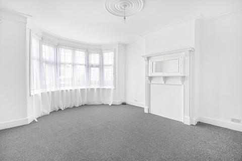 1 bedroom flat for sale, Lyndhurst Road, London N22