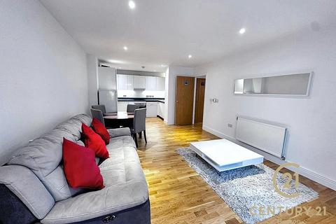 3 bedroom flat for sale, High Street, HOUNSLOW TW3