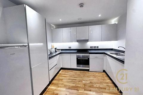 3 bedroom flat for sale, High Street, HOUNSLOW TW3