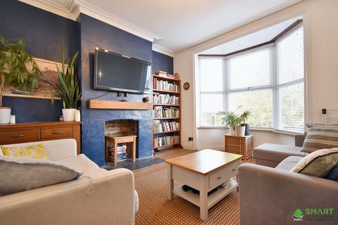 145 Alphington Road, Exeter, EX2 8JD