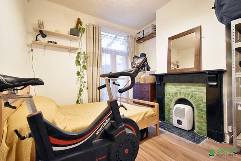 145 Alphington Road, Exeter, EX2 8JD
