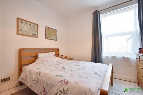 145 Alphington Road, Exeter, EX2 8JD