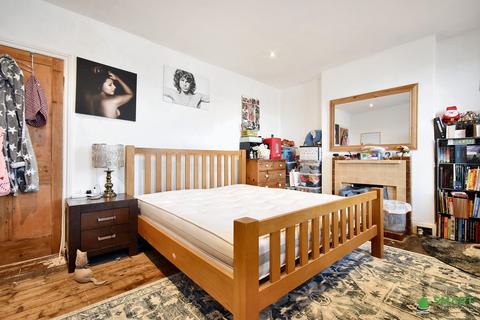 145 Alphington Road, Exeter, EX2 8JD
