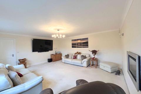 5 bedroom detached house for sale, Stainland Road, Holywell Green HX4