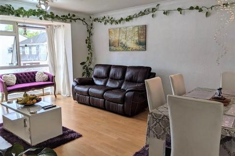 2 bedroom flat to rent, High Road, Bushey Heath WD23