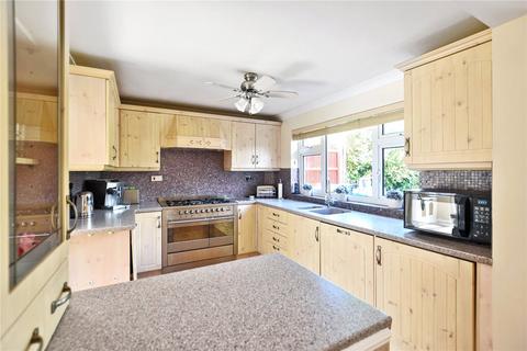 4 bedroom detached house to rent, Chalet Close, Bexley, Kent, DA5