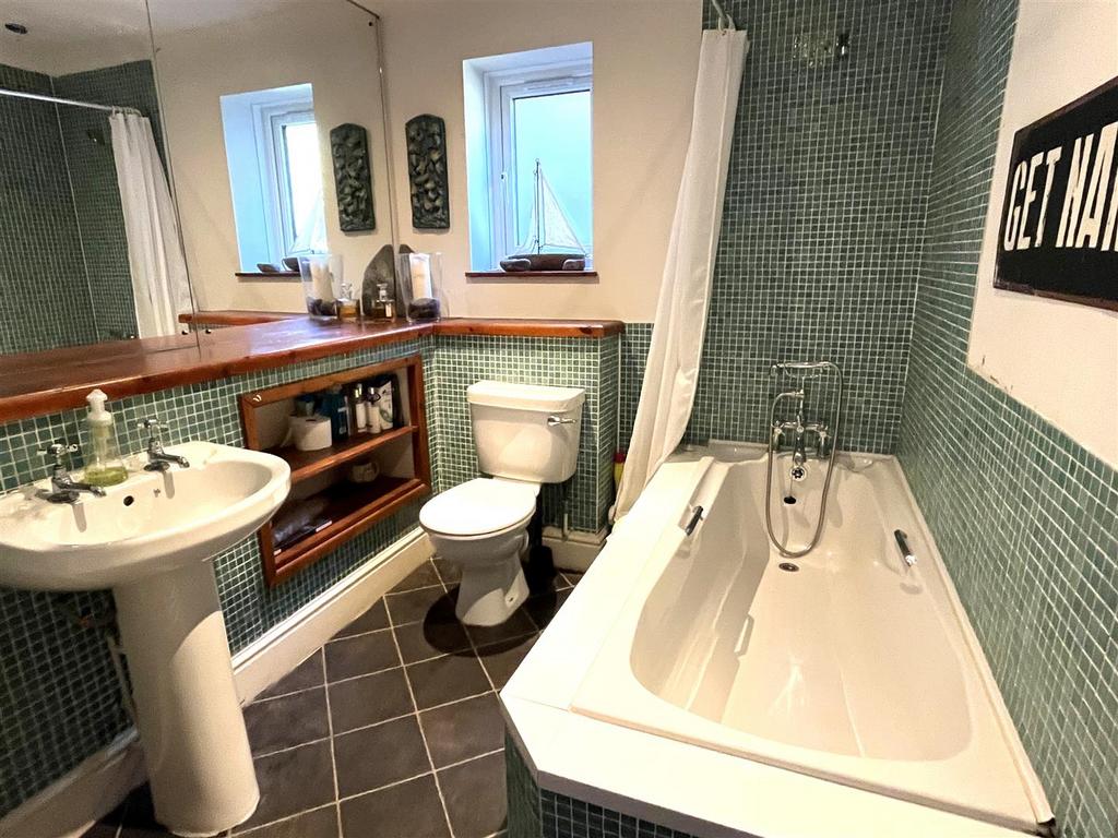 Bathroom.JPG