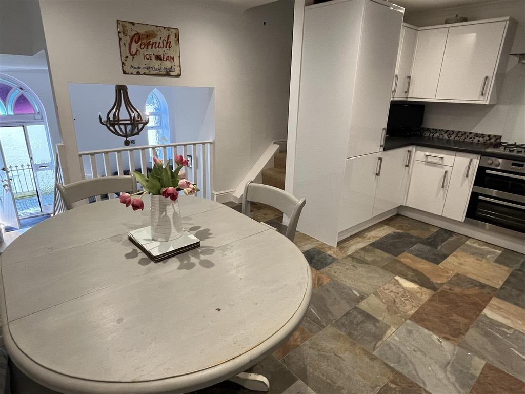 Dining area.JPG