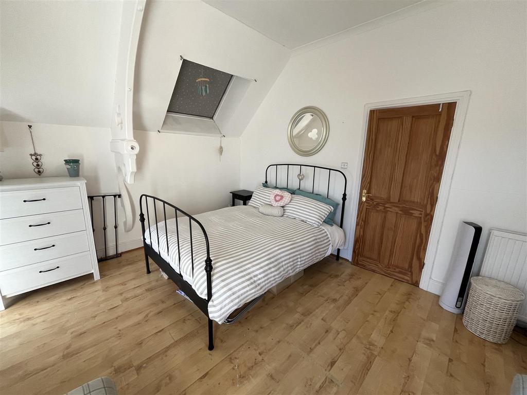 Bedroom sitting room.JPG