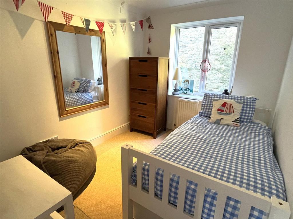 Bed 4.JPG