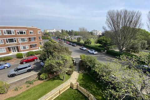 2 bedroom flat to rent, Winchelsea Gardens, Worthing BN11