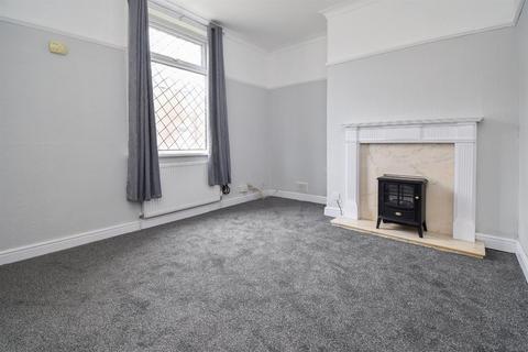 2 bedroom end of terrace house to rent, Woodbine Street, Ossett WF5