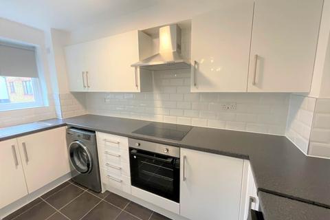 2 bedroom flat to rent, Overton Drive, Chadwell Heath,