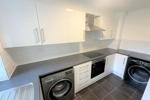 2 bedroom flat to rent, Overton Drive, Chadwell Heath,