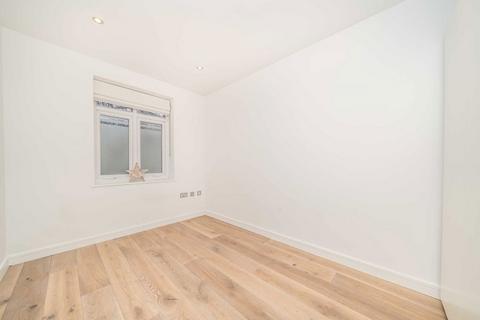 2 bedroom flat for sale, London Road, Kingston Upon Thames KT2