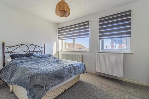 2 bedroom end of terrace house to rent, Knowlands, Wiltshire SN6