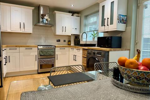 16 Buckfast Close, Belmont, Hereford, HR2 7XL