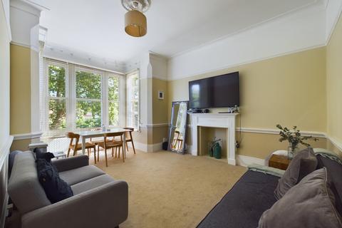 Flat 4, 4 Blyth Road, Bromley, BR1 3RX