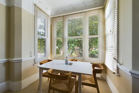 Flat 4, 4 Blyth Road, Bromley, BR1 3RX