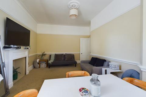Flat 4, 4 Blyth Road, Bromley, BR1 3RX
