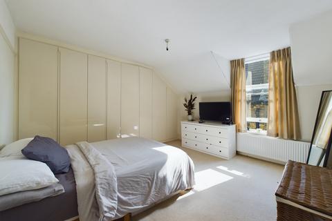Flat 4, 4 Blyth Road, Bromley, BR1 3RX