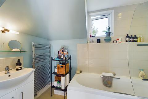 Flat 4, 4 Blyth Road, Bromley, BR1 3RX