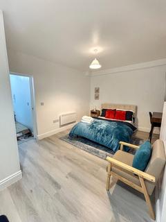 Studio to rent, Old Kent Road, London SE1