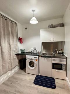 Studio to rent, Old Kent Road, London SE1