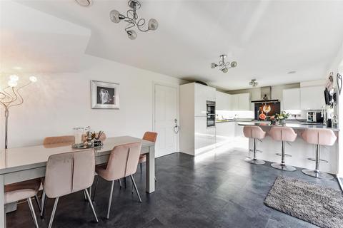 4 bedroom link detached house for sale, Waterlooville, Hampshire