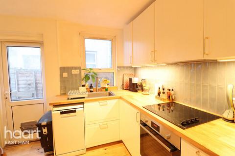 2 bedroom apartment for sale, South Esk Road, London