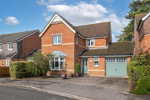 3 bedroom detached house for sale, Larksfield, Horley