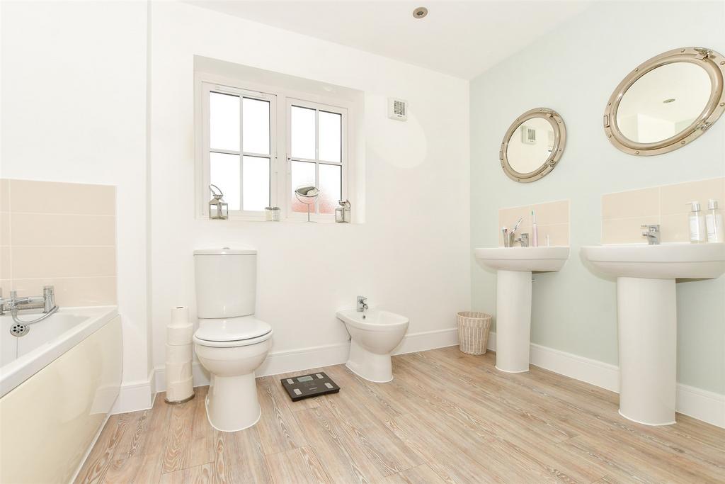 En-Suite Bathroom