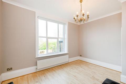 2 bedroom flat for sale, Hainault Road, Leytonstone