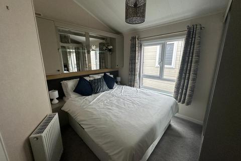 2 bedroom lodge for sale, Chichester Lakeside Holiday Park