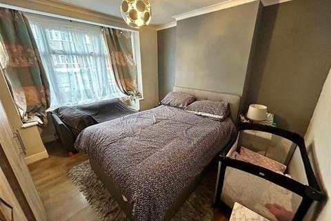 2 bedroom flat for sale, Tufton Road, London