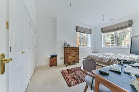 2 bedroom flat to rent, Trinity Square, Tower Hill, London, EC3N