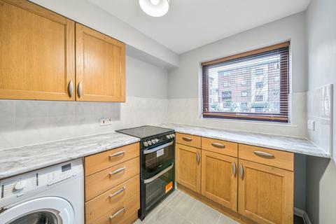 2 bedroom flat to rent, Granville Square, London SE15