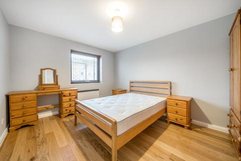 2 bedroom flat to rent, Granville Square, London SE15