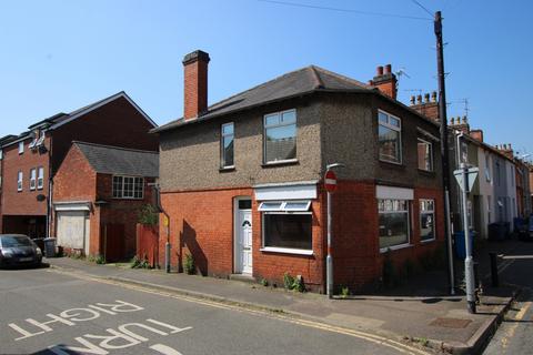 1 bedroom house of multiple occupation to rent, Wellington Street, Kettering , Northamptonshire, NN16